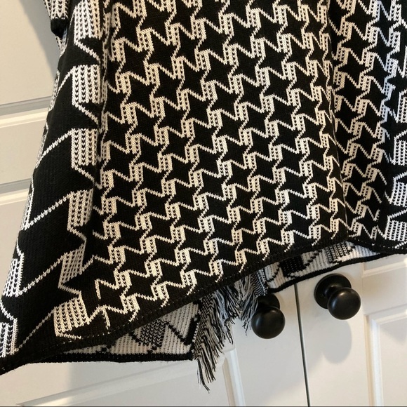 Fever Black and White Long Wrap Fringe Comfy Open Cardigan Sweater Size Large - Picture 4 of 7